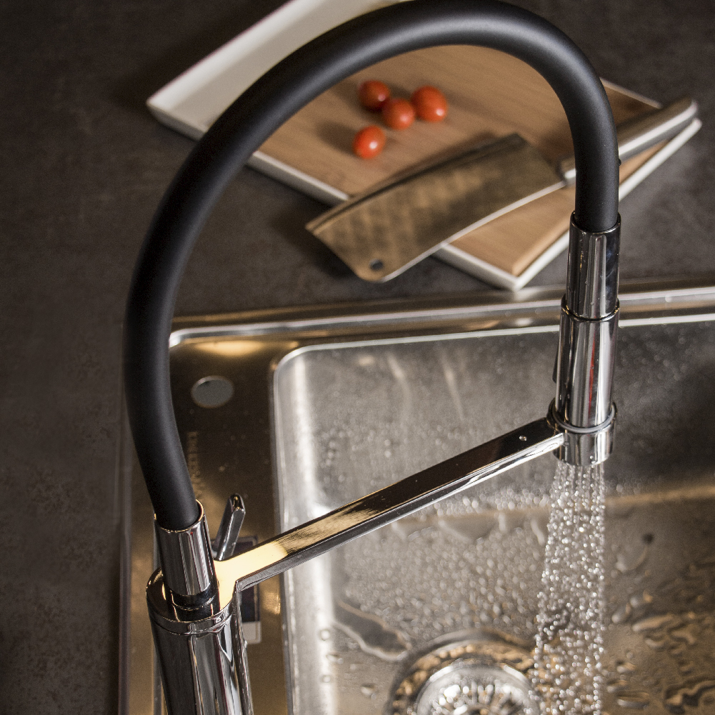 [25574] GRIFERÍA MONOCOMANDO KITCHEN PRO COCINA MESADA FLEXIBLE CON ROCIADOR EXTRAIBLE NEGRA PIAZZA [10317NE]